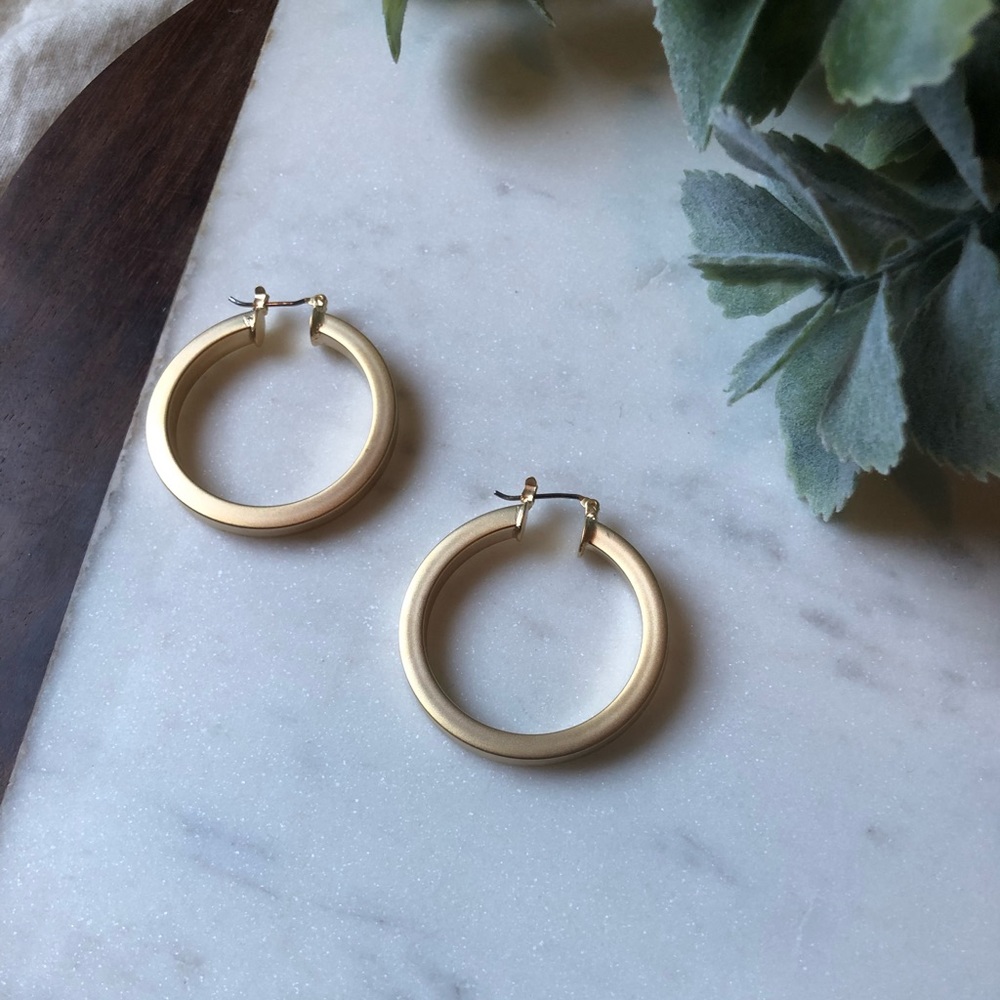 The Winnie - Vintage Matte Gold Hoop Earring - Picture 3 of 8